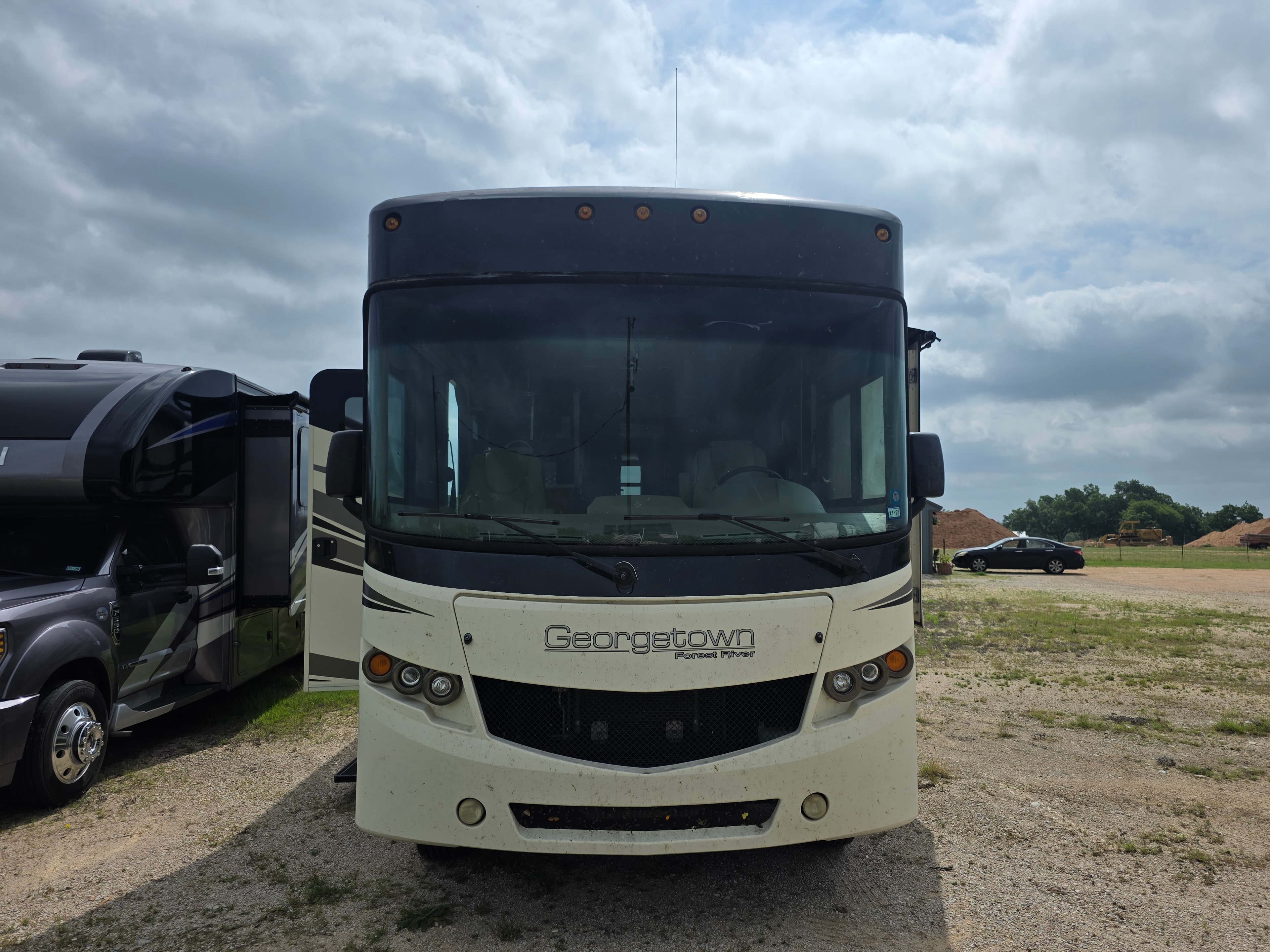 2014 Forest River Georgetown – straight-on front view with Georgetown Forest River badge and full windshield