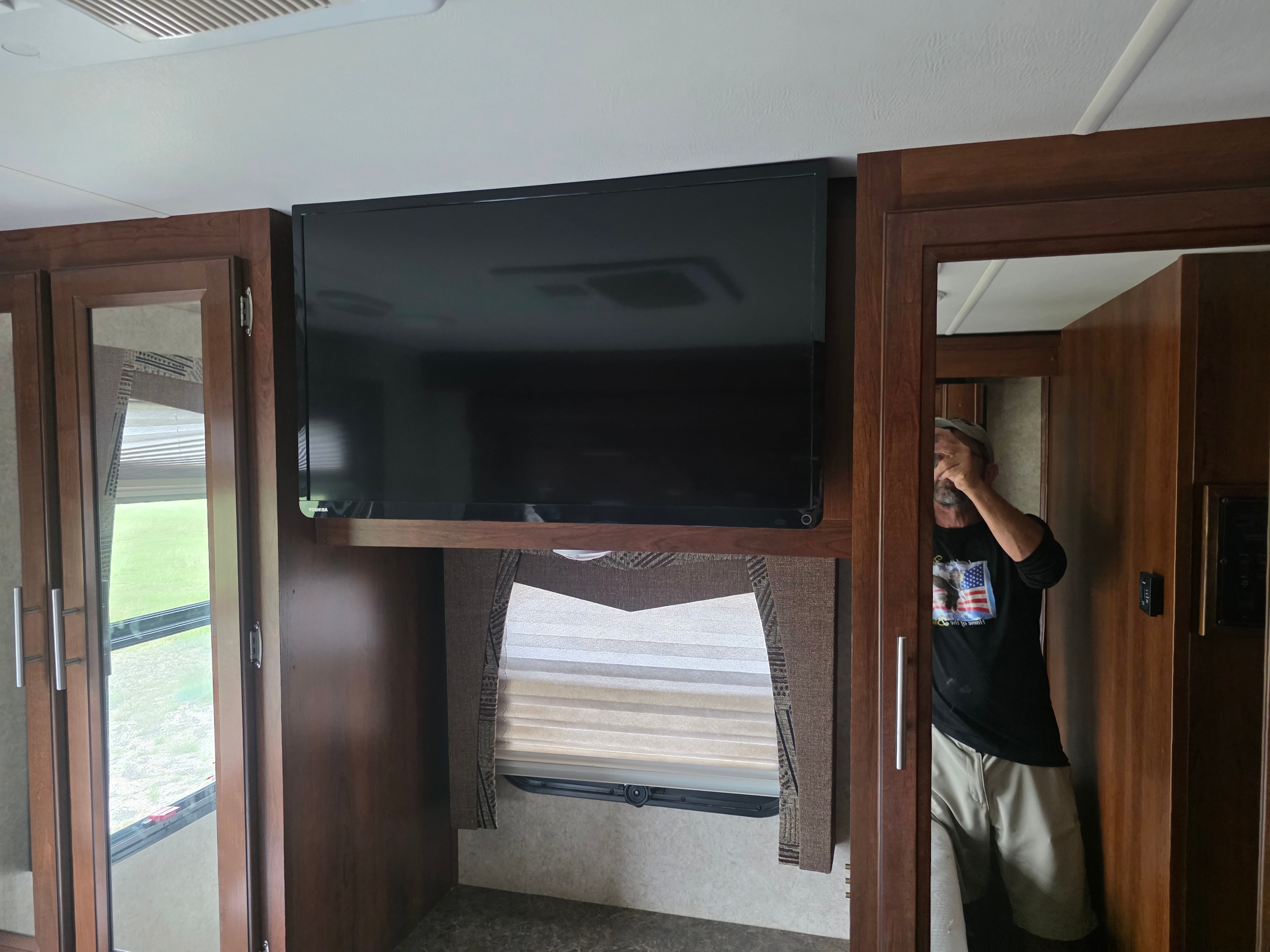 2014 Forest River Georgetown – bedroom TV wall close-up showing large Toshiba flat screen and mirrored wardrobe doors