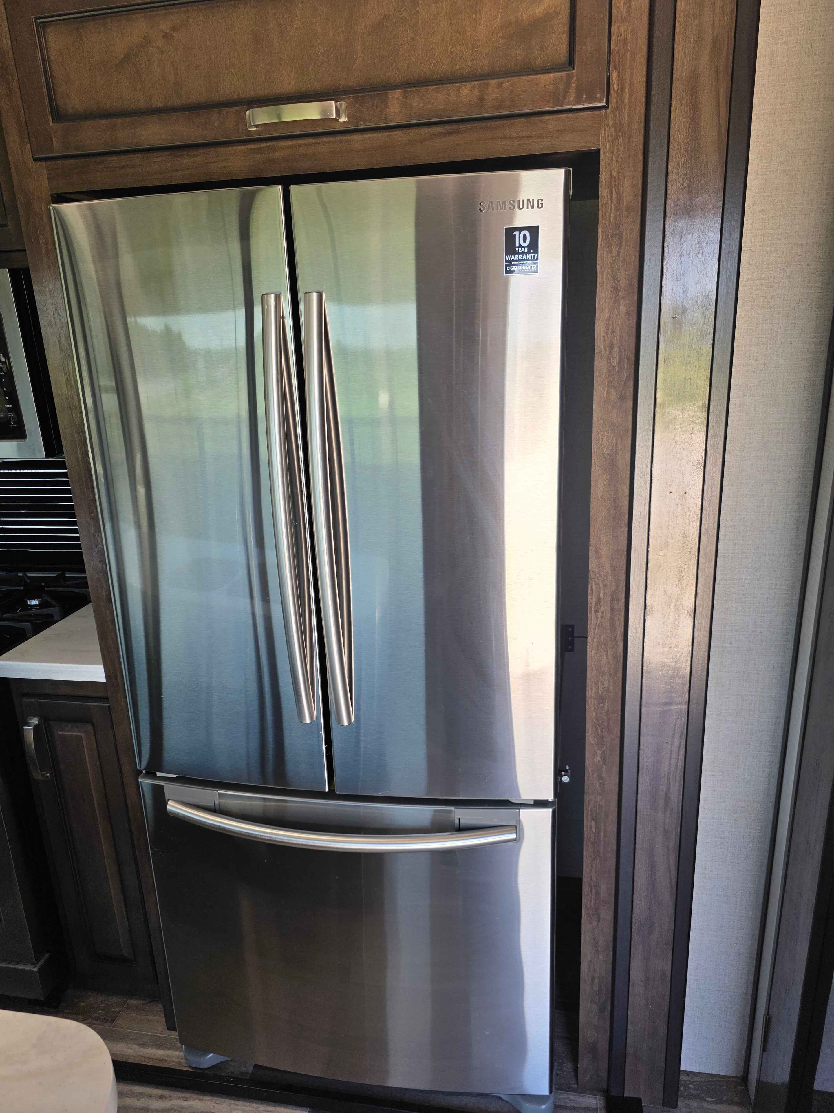 2021 Yukon Dutchmen 320RL – Samsung French door refrigerator close-up