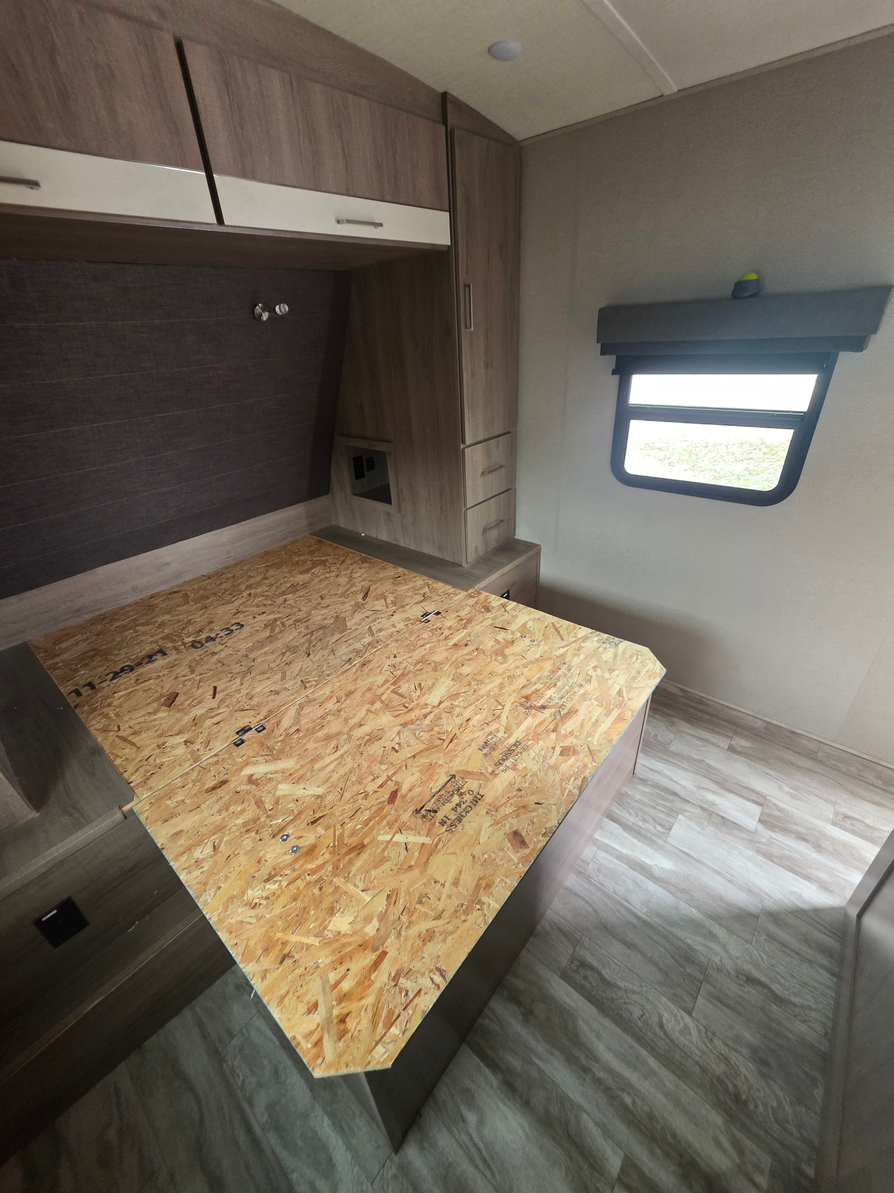 2022 Grand Design Imagine 2670MK – bedroom with OSB TV lift platform, wardrobe and USB charging station
