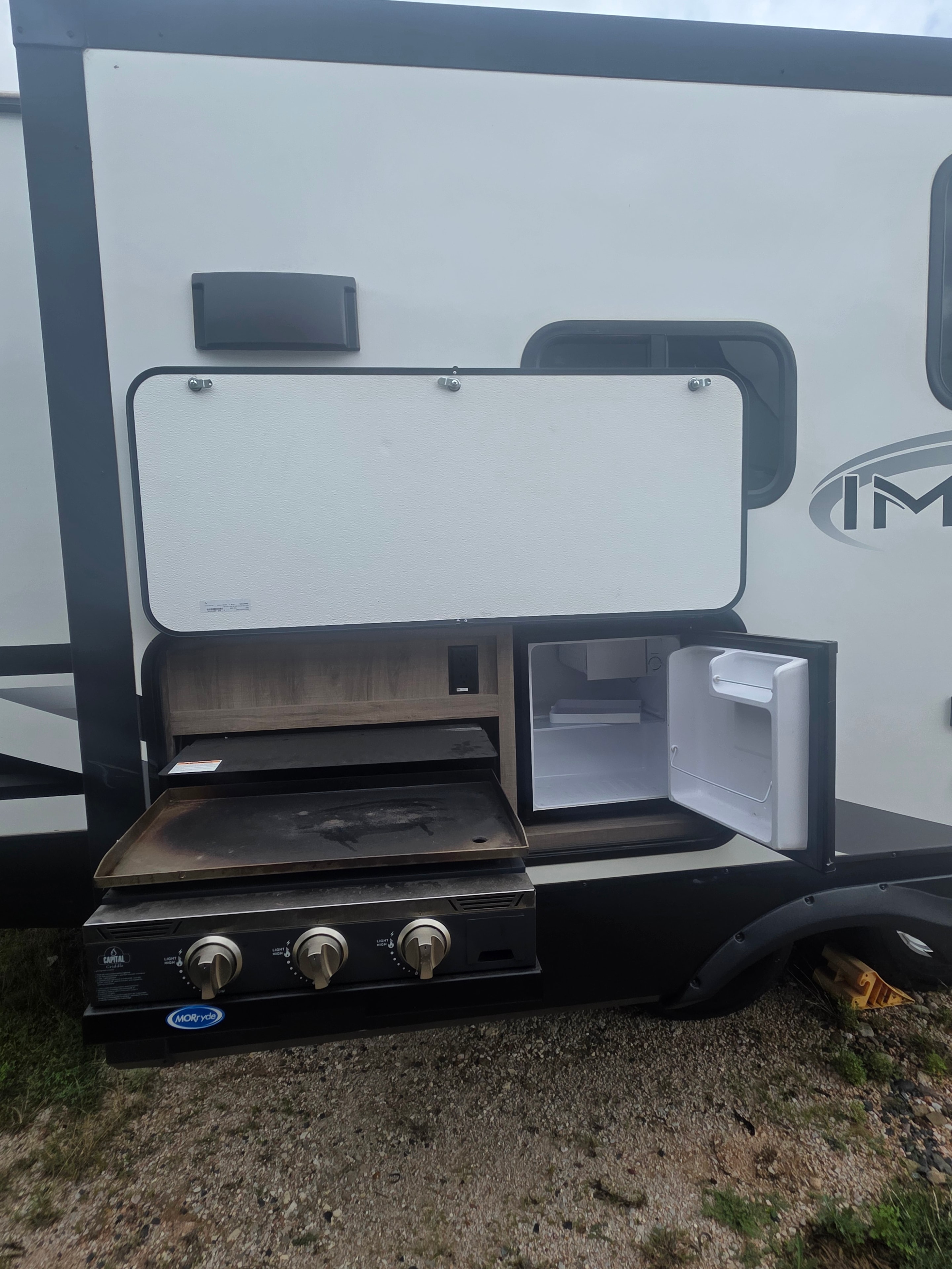 2022 Grand Design Imagine 2670MK – outdoor kitchen open with Furrion cooktop, sink and mini fridge